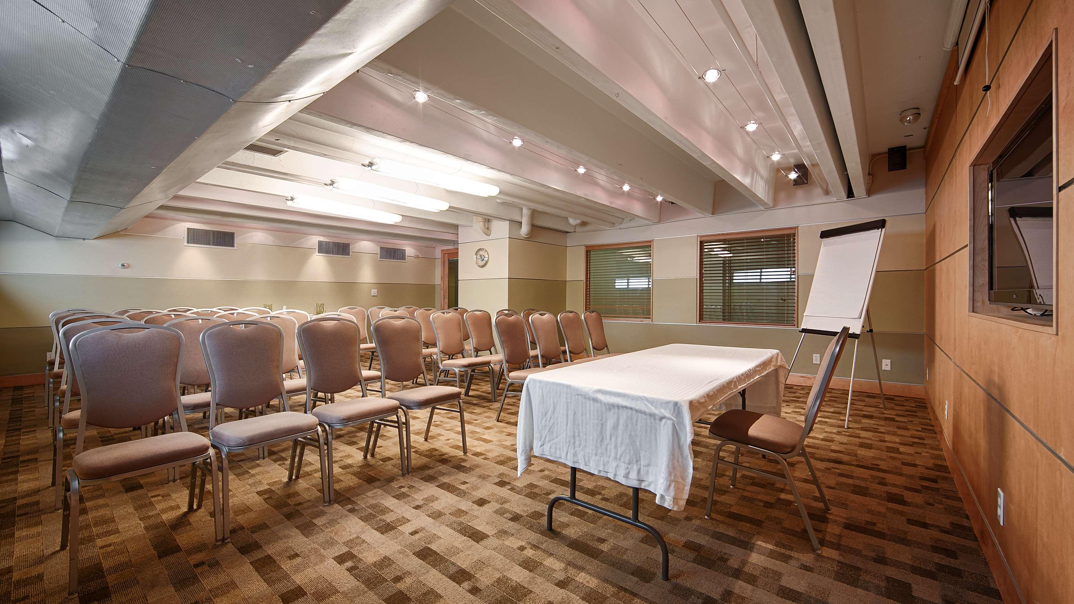 Best Western Plus Milwaukee West Екстер'єр фото
