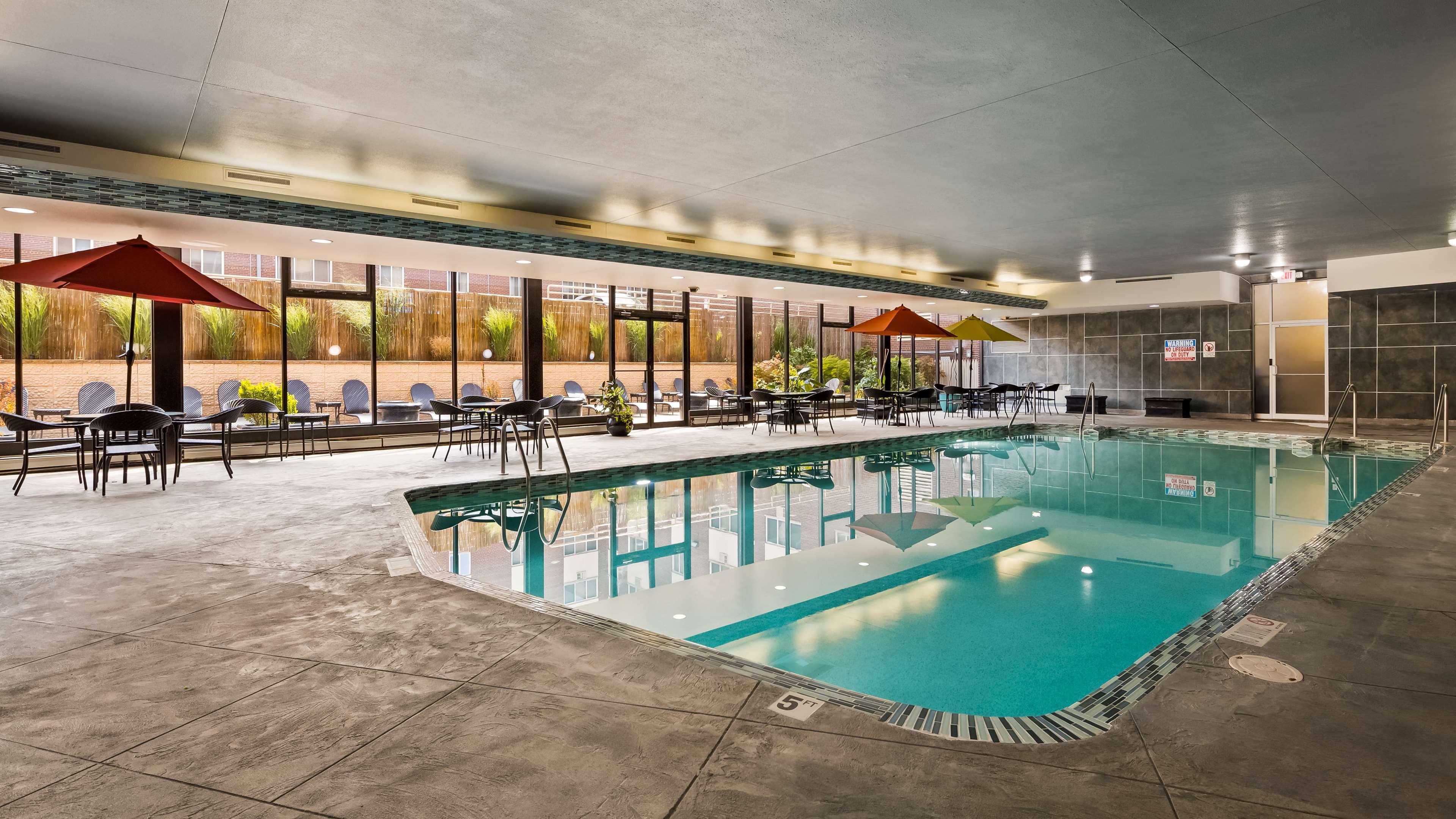 Best Western Plus Milwaukee West Екстер'єр фото