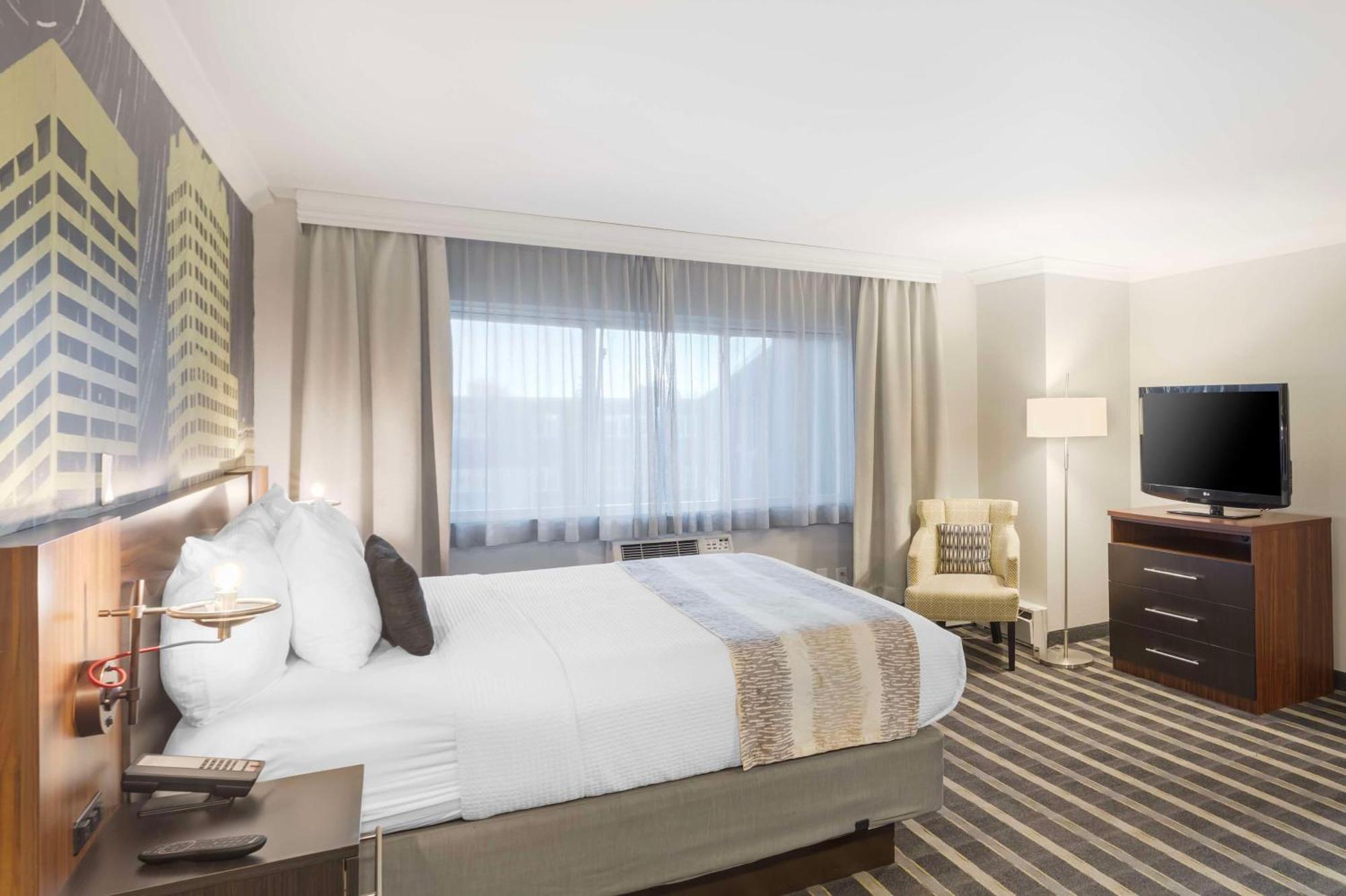 Best Western Plus Milwaukee West Екстер'єр фото