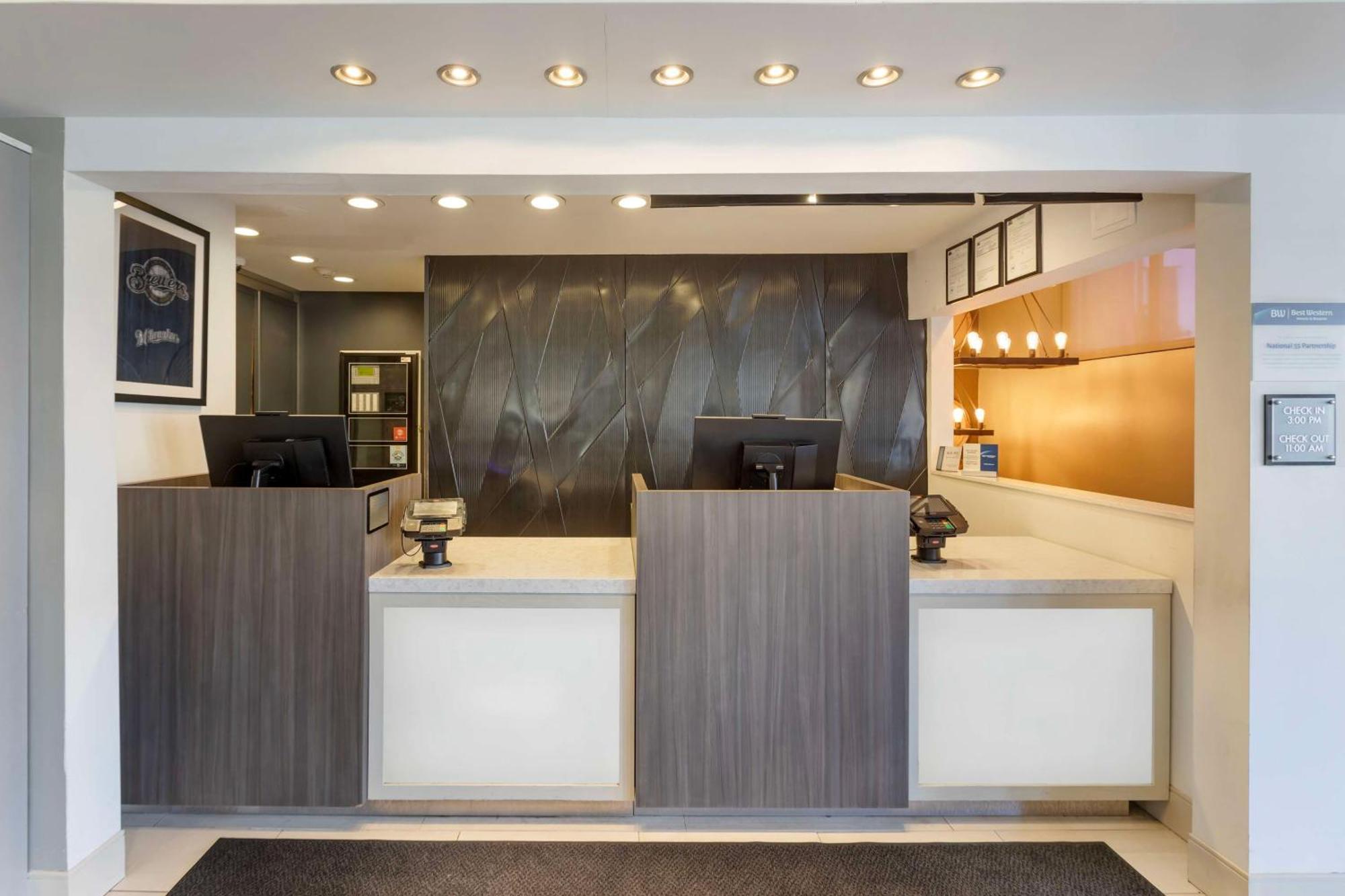 Best Western Plus Milwaukee West Екстер'єр фото