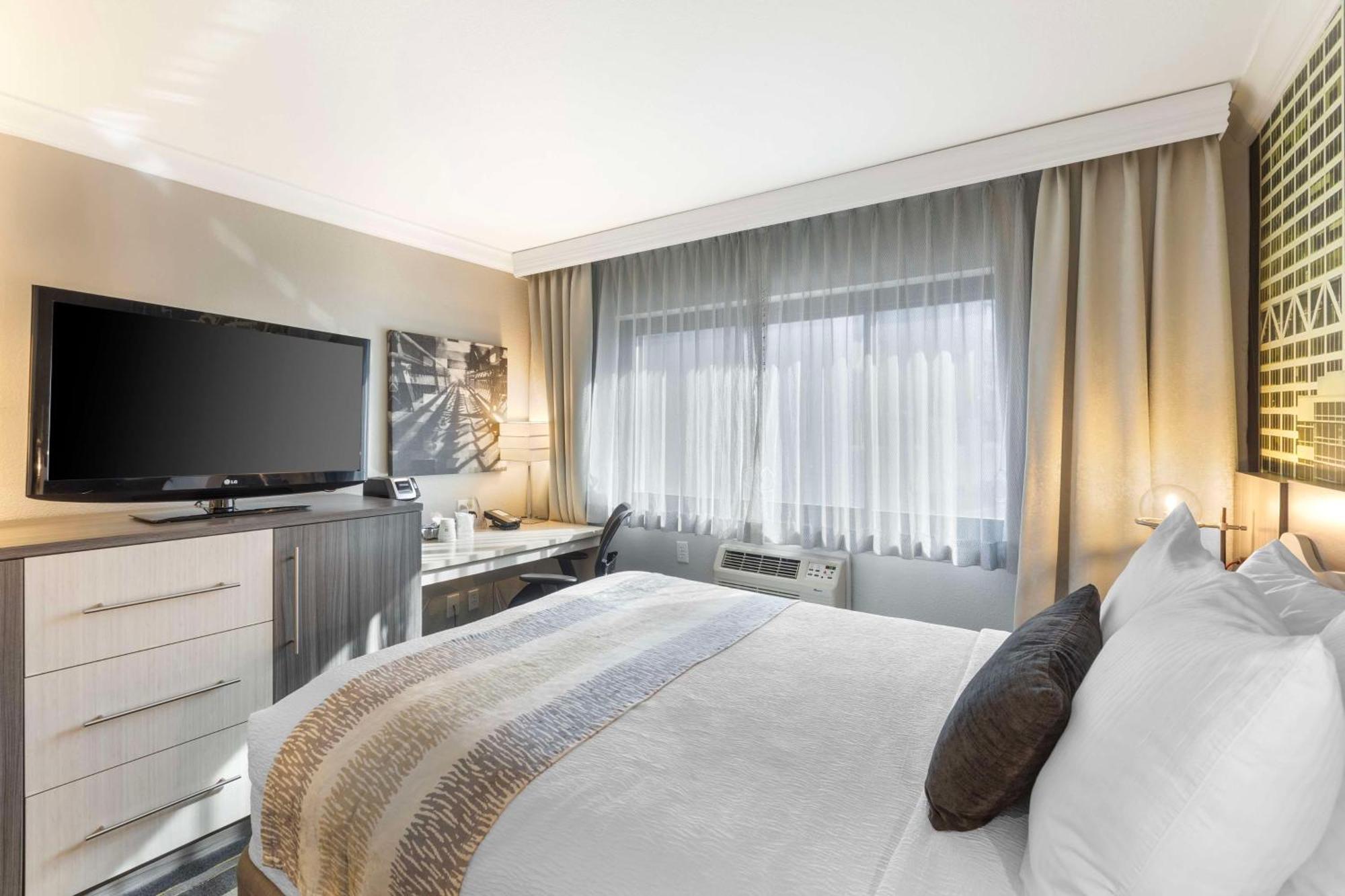 Best Western Plus Milwaukee West Екстер'єр фото