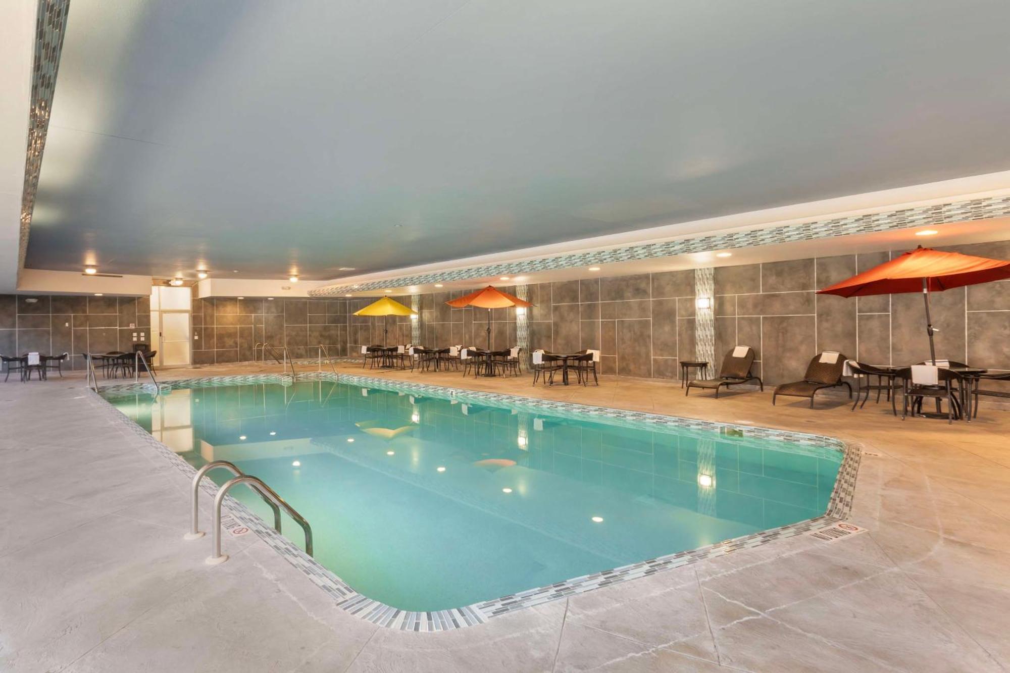 Best Western Plus Milwaukee West Екстер'єр фото
