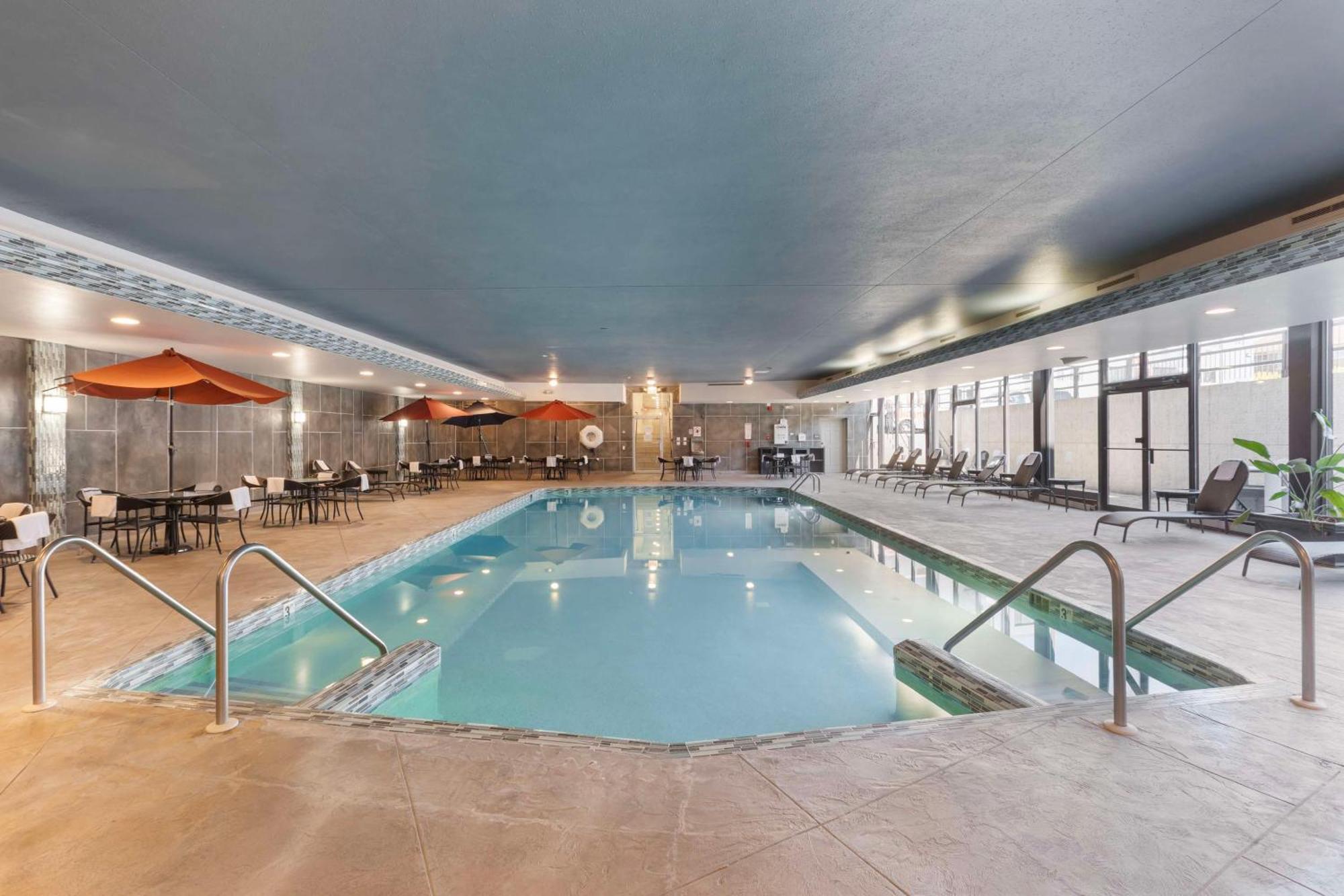 Best Western Plus Milwaukee West Екстер'єр фото