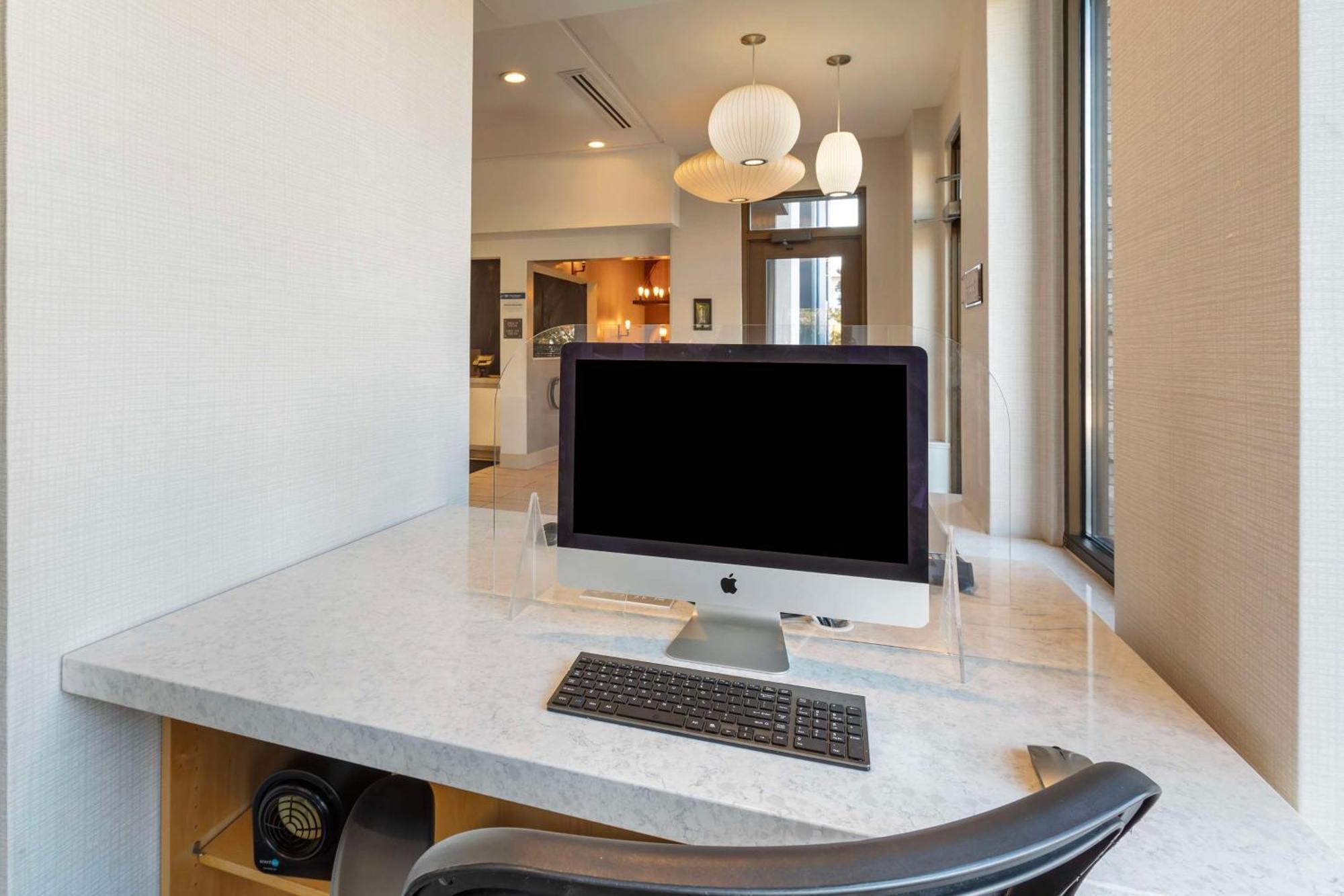 Best Western Plus Milwaukee West Екстер'єр фото