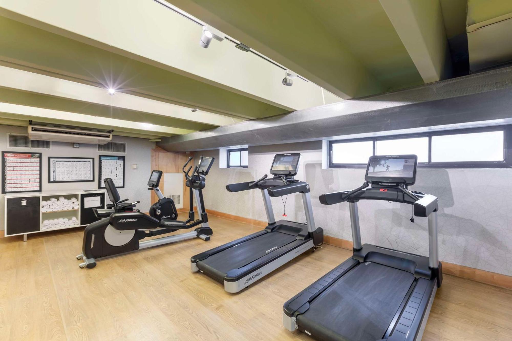 Best Western Plus Milwaukee West Екстер'єр фото