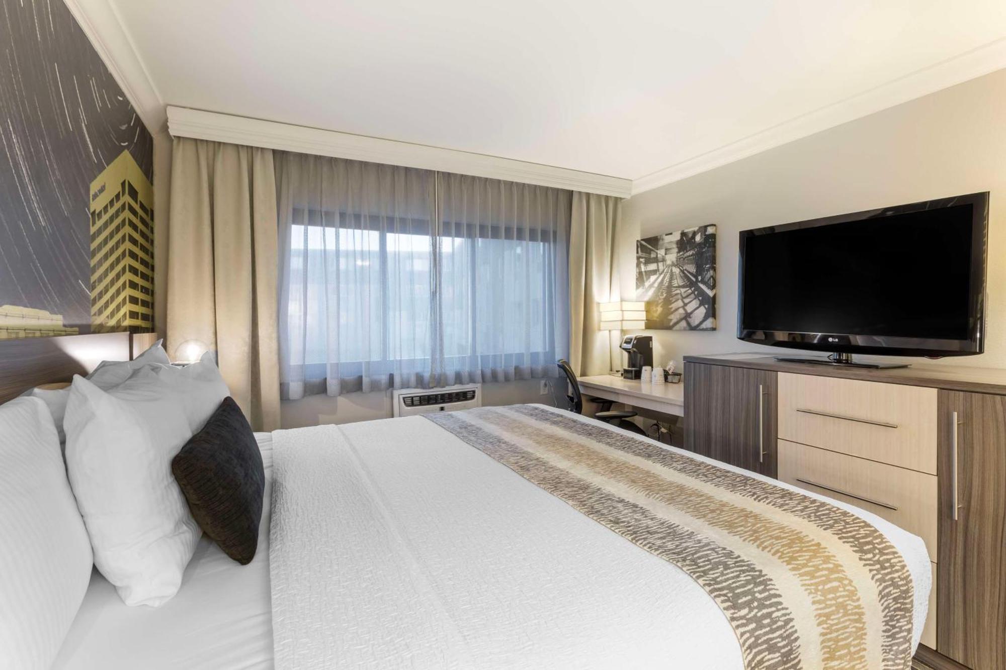 Best Western Plus Milwaukee West Екстер'єр фото